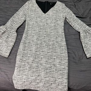 Banana republic V-neck dress with bell sleeves size extra small